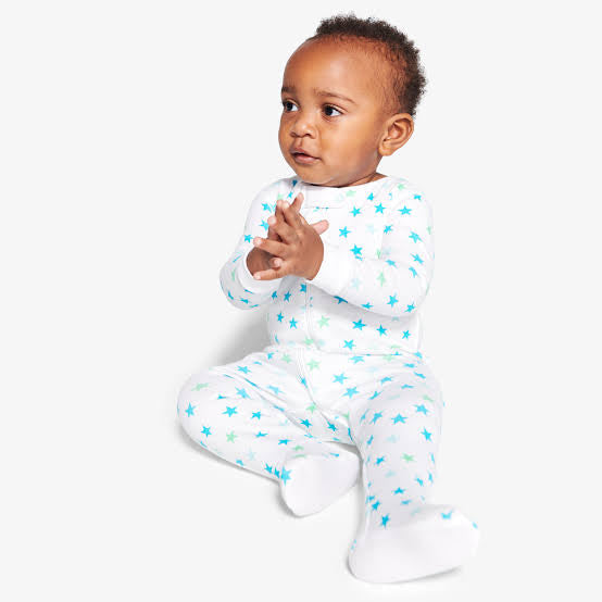 Primary sleepsuit in mini stars